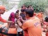 एसडीआरएफ ने बाड़मेर के धोरीमन्ना क्षेत्र में पानी मे फंसे 20 लोगों को सुरक्षित निकाला 