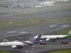 जापान में टोक्यो के हनेदा हवाई अड्डे पर दो यात्री विमान गलती से टकराए, रनवे बंद किया गया 