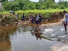 गरमपानी: नदी की लहरों से लड़कर विद्यालयी शिक्षा ले रहे नौनिहाल