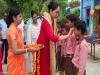 हरदोई: धूमधाम से मनाया गया स्कूलों में प्रवेश उत्सव, सीडीओ ने तिलक कर बच्चों का किया स्वागत