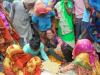 रामपुर : डंपर से कुचलकर किसान की मौत, गुस्साए ग्रामीणों ने लगाया जाम...पुलिस से तीखी नोंकझोक