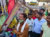बरेली: व्यापारियों ने पलटा फास्टफूड का ठेला, हंगामा