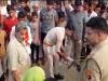सीतापुर: संदिग्ध परिस्थितियों में सड़क किनारे मिला युवक का शव, जांच में जुटी पुलिस