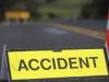 संभल: स्टेरिंग फेल होने पर पेड़ से टकराई कार, दो बच्चों सहित छह घायल 