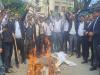 मुरादाबाद : प्रमुख सचिव गृह और डीजीपी का पुतला फूंक कर अधिवक्ताओं ने जताया विरोध