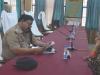 बरेली: सीएम के वर्चुअल संवाद की तैयारी में व्यस्त रहे अधिकारी, भटकते रहे फरियादी 