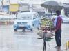 गोरखपुर में रिमझिम फुहारों से बदला मौसम, लोगों को हुआ सर्दी का एहसास