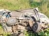 गोंडा: ट्रक की ठोकर से खाई में पलटी वैन, चालक की मौत, एक गंभीर 
