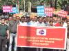 बरेली: पुरानी पेंशन बहाली के लिए कर्मचारियों ने भरी हुंकार, मौन धरने के बाद निकाला पैदल मार्च