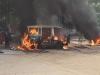 उन्नाव : निजी स्कूल में खड़ी वैन में लगी आग, एक बाइक भी जली 
