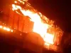 बरेली: ट्रांसफार्मर से उठी चिंगारी, मकान में लगी आग
