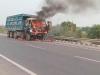 Kanpur Fire : चलता डंपर बना आग का गोला, चालक और परिचालक ने कूदकर बचाई जान, यातायात हुआ बाधित