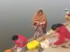 Vaikunth Chaturdashi 2023: औरैया में यमुना नदी पर श्रद्धालुओं ने किया स्नान, दीपदान कर सुख समृद्धि की कामना