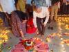 जिला प्रशासन ने वनटांगिया परिवारों के साथ मनाई दीपावली, 2100 दीपों से जगमगाया रामगढ़ वनटांगिया गांव