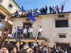 हल्द्वानी: पुलिस की मौजूदगी में कॉलेज के गेट पर दो गुट भिड़े