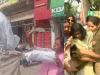लखनऊ: बीजेपी दफ्तर पर महिलाओं ने बिहार के सीएम नीतीश कुमार का फूंका पुतला, विवादित बयान को बताया शर्मनाक