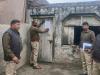 बहराइच: लखीमपुर के फरार गैंगस्टर आरिफ के घर चस्पा हुई कुर्की की नोटिस