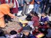 लखनऊ: साल के आखिरी दिन बीजेपी अध्यक्ष व सीएम योगी ने बच्चों को बांटी चॉकलेट, जरूरतमंदों को दिए कंबल