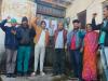 अल्मोड़ा: बंद पड़े अस्पताल को खोलने की मांग को लेकर किया प्रदर्शन 