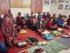 बरेली: सरकारी स्कूलों को स्मार्ट बनाने का दावा...भीषण ठंड में भी फर्श पर बैठ रहे बच्चे