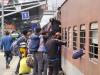 बरेली: ट्रेनों की लेटलतीफी और भीड़ बढ़ा रही यात्रियों की तकलीफ