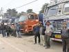 कानपुर: नए नियमों के विरोध में चक्का जाम जारी, पेट्रोल पंपों पर मारामारी