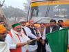 प्रतापगढ़: अयोध्या धाम के लिए शुरू हुई परिवहन बस सेवा, विधायक राजेंद्र ने लिया पहला टिकट