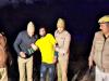 सीतापुर: पुलिस मुठभेड़ में 25 हजार का इनामिया गौ तस्कर गिरफ्तार, पैर में लगी गोली