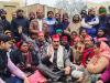शाहजहांपुर: भाजपा पार्षद पर फायरिंग का आरोप, सपाइयों ने किया एसपी दफ्तर का घेराव, कार्रवाई न करने पर आंदोलन की चेतावनी