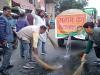 रायबरेली: राहुल गांधी की यात्रा गुजरने के बाद भाजपाइयों ने गंगाजल से धुली सड़क, लगाए जय श्रीराम के नारे