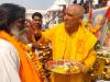 बहराइच: शिव मनकामेश्वर मन्दिर पर पांच दिवसीय महारुद्र यज्ञ शुरू,  भक्तों ने निकाली भव्य कलश यात्रा 
