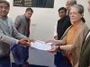 सोनिया गांधी ने राज्यसभा चुनाव के लिए नामांकन पत्र किया दाखिल, राहुल-प्रियंका भी रहे मौजूद 