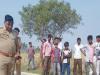 हरदोई: सड़क के किनारे शव मिलने से फैली दहशत, पुलिस ने शुरु की जांच