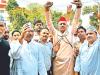 Kanpur: सपा ने केजरीवाल की गिरफ्तारी को बताया तानाशाही; विधायक अमिताभ ने बेड़ियों में कैद होकर किया प्रदर्शन