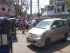 अयोध्या में बेतरतीब खोदाई से सकरा हुआ रीडगंज चौराहा, कार की टक्कर से बाइक सवार घायल