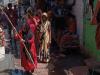 Kanpur: महिला पार्षद खुद ही सीवर में करने लगी सफाई, बोली- अधिकारी नहीं लेते सुध, उनके घरों में फेंकेगें गंदा पानी, देखें- VIDEO