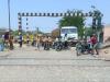 Auraiya: ट्रक की टक्कर से टूटा रेलवे फाटक...दो घंटे बंद रही क्रासिंग, सड़क के दोनों तरफ लगा लंबा जाम, लोग परेशान