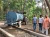 रामपुर: आरक्षित वन क्षेत्र में प्यासे पशु-पक्षियों को ग्रामीण पिला रहे पानी