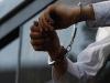 मुरादाबाद : व्यापारियों ने फर्जी आयकर अधिकारी पकड़ा, पुलिस को सौंपा