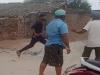 बहराइच: निर्माण के लिए ईंट मंगवाया तो युवक ने तलवार लेकर दौड़ाया, देखें वीडियो