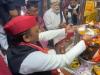 Kannauj: पूर्व मुख्यमंत्री और कन्नौज लोकसभा सीट से प्रत्याशी अखिलेश यादव ने बाबा गौरीशंकर मंदिर में की पूजा...घर-घर जाकर लोगों से मांगे वोट