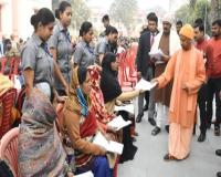 गोरखपुर: सीएम योगी ने जनता दर्शन में सुनी फरियाद, अधिकारियों को दिए ये निर्देश
