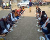 बहराइच: विश्व हिंदू परिषद ने किया खिचड़ी भोज का आयोजन