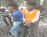 बाराबंकी: बच्ची से छेड़छाड़ का आरोप लगाकर दो बच्चों को पेड़ से बांधकर पीटा, दो गिरफ्तार