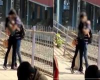 Viral Video: रेलवे स्टेशन पर खुलेआम Kiss करते कपल का वीडियो वायरल, यूजर्स ने लाई कमेंट्स की बाढ़