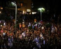 Israel में न्यायिक सुधारों के खिलाफ विरोध प्रदर्शन, 'पागलपन बंद करो' के लगाए नारे