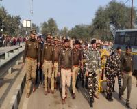 बहराइच: भारत-नेपाल सीमा पर एसपी ने पैदल मार्च कर लिया सुरक्षा व्यवस्था का जायजा