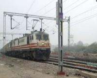 काशीपुर: पैसेंजर ट्रेन के आगे लेटा किशोर, इमरजेंसी ब्रेक लगाकर बचाई जान 