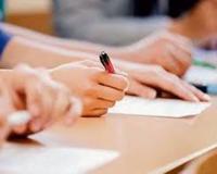 Bareilly News: बरामदे में बैठकर बीएएमएस छात्रों की देनी पड़ रही परीक्षा