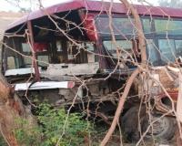 रायबरेली: रोडवेज बस की टक्कर से युवक की मौत , सड़क किनारे पंचर टायर बदलते समय हुआ हादसा 